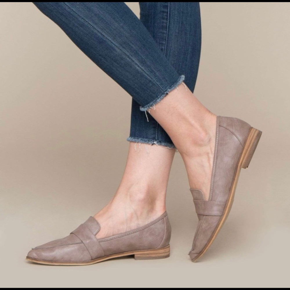 DOWNEAST Logan Loafer - Taupe